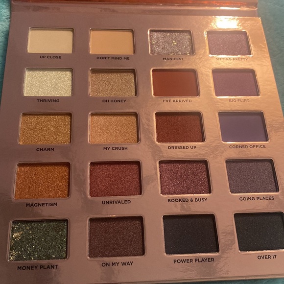 💋NEW💋 Iconic London Desk to Dance Eyeshadow Palette - Picture 3 of 4